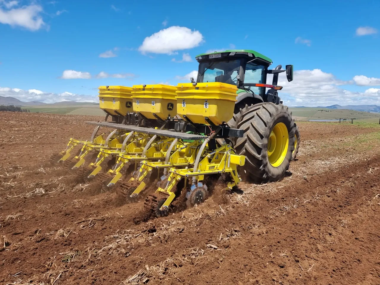 ST300 - Strip tiller